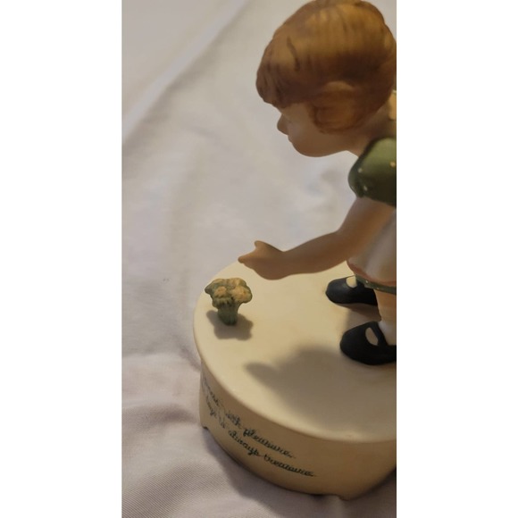 Vintage 1983 Hallmark Music Box - Picture 6 of 8